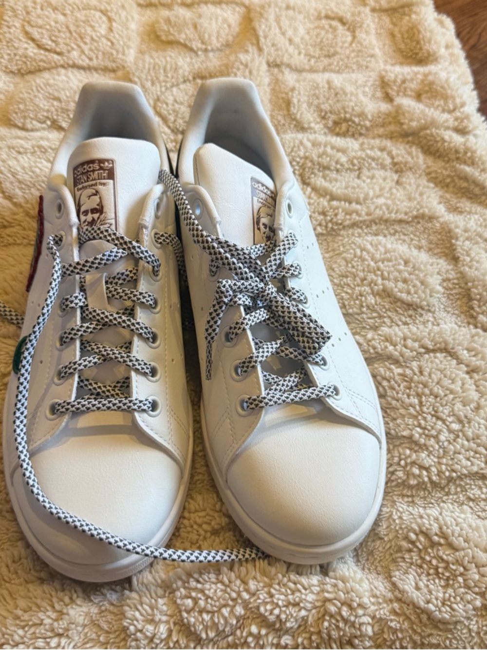 NWT adidas White Leather Women’s 8 Stan Smith Sneakers Black Pattern Laces